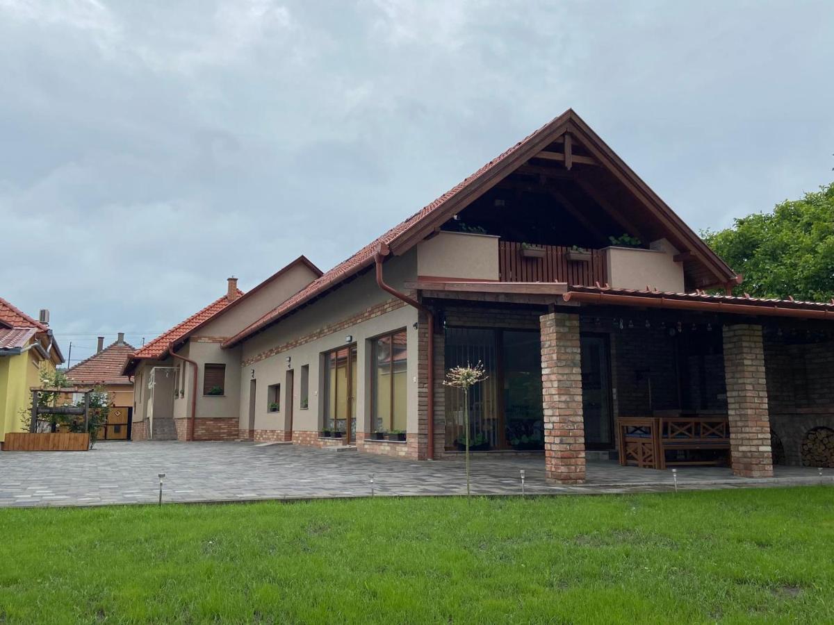Benige Vendeghaz Hotel Demjen Exterior photo
